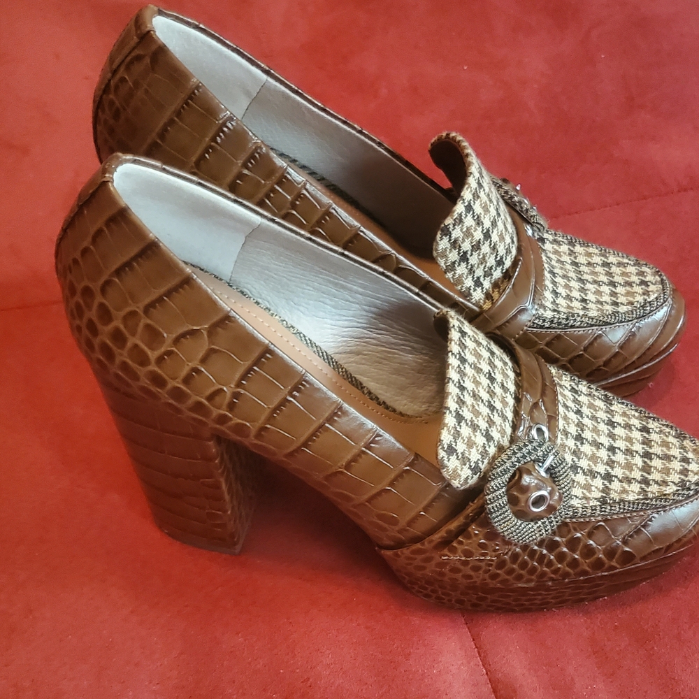 Gianni Bini Brown Heeled Loafers with Crocodile Texture